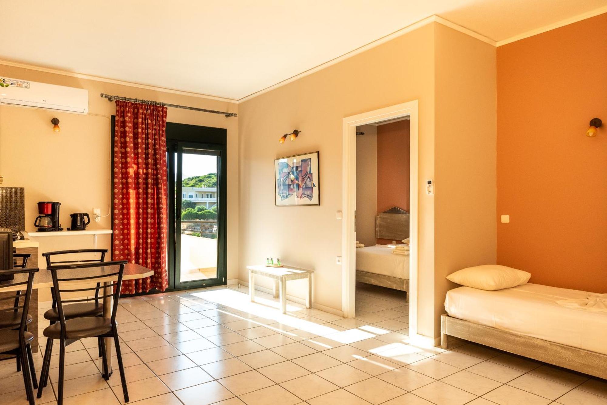 Sun Village Hotel Apartments Mégasz Limniónasz Szoba fotó